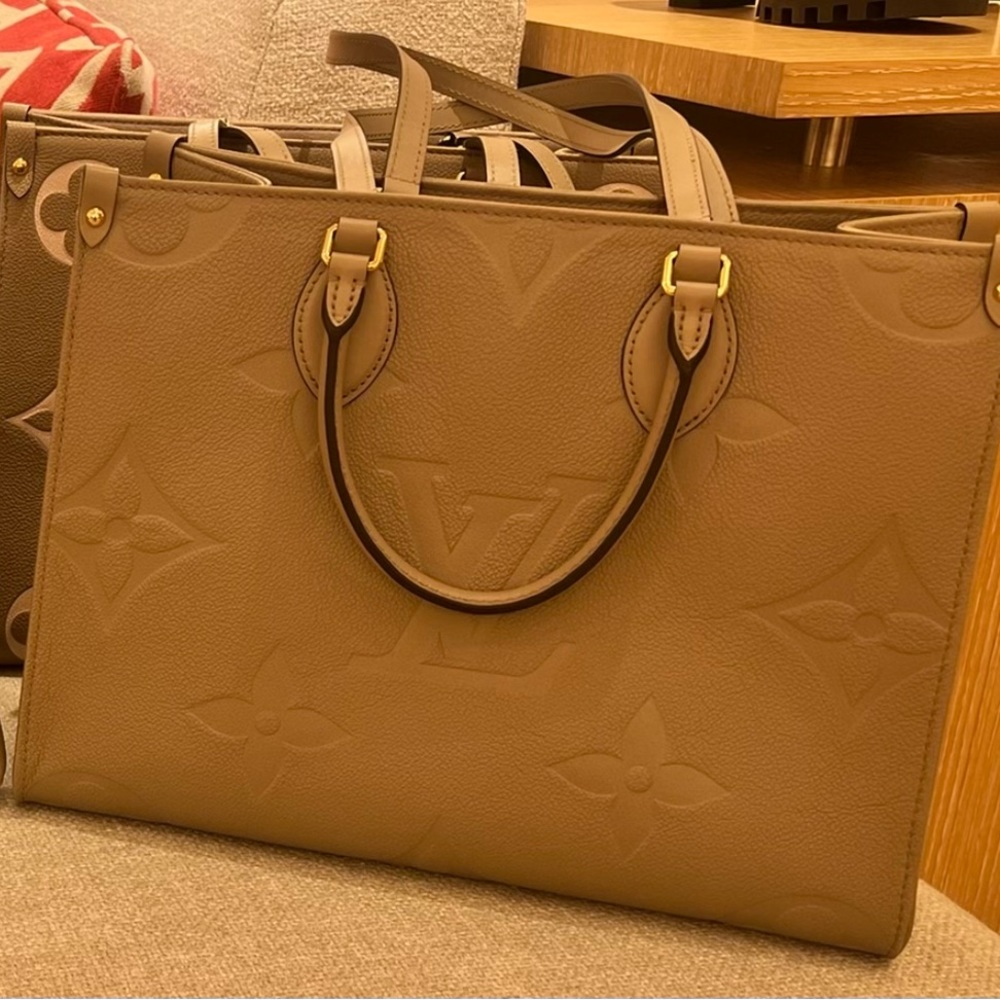 Louis Vuitton- GORGEOUS Like NEW
